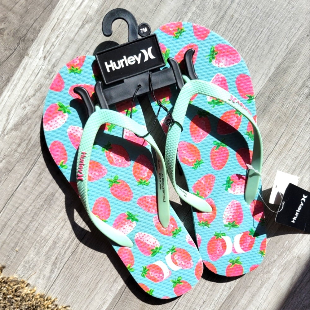 Hurley women size 7 med Tropical strawberies flip flops